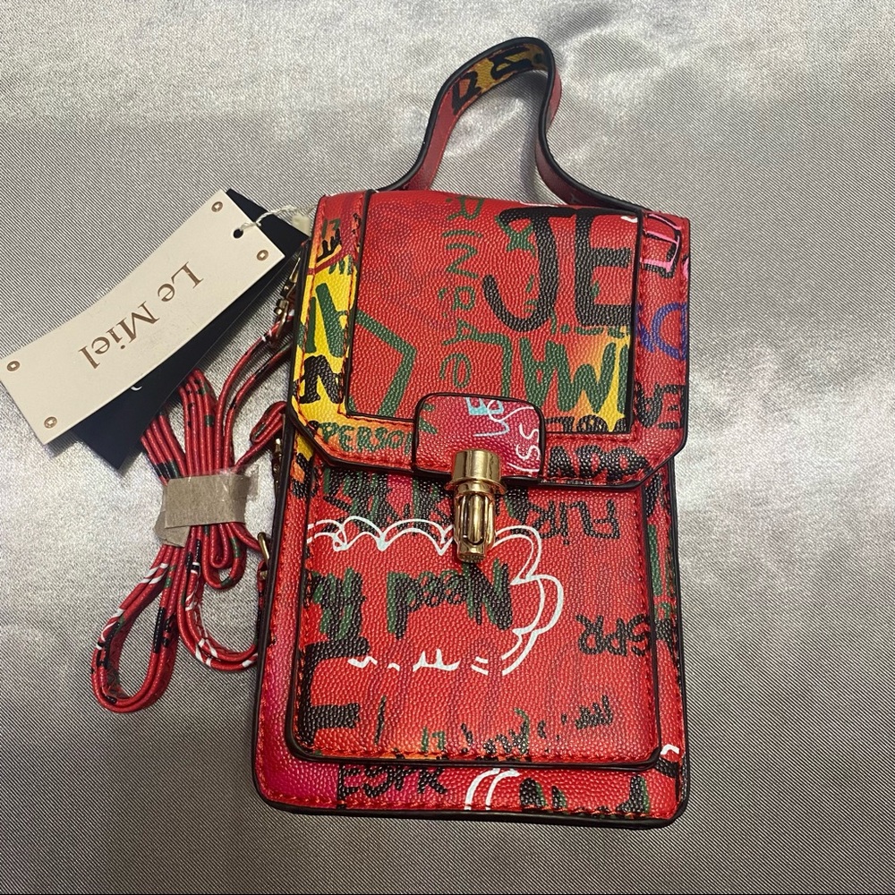 NEW!!
Graffiti Print Crossbody Bag Cellphone